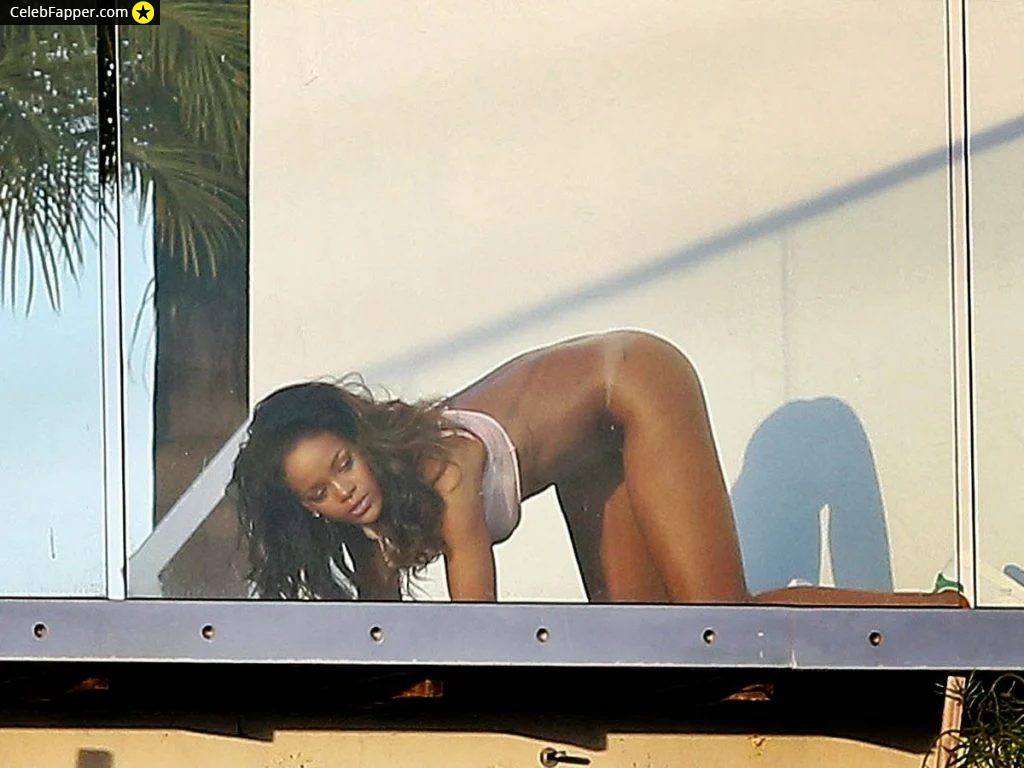 rihanna fap butt ass